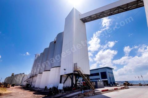Usine de raffinage de sucre de Bizerte a été achetée par un investisseur libyen. Il s’agit d’une entreprise confisquée par l’Etat, rachetée par le libyen et louée, par la suite, à une entreprise française.