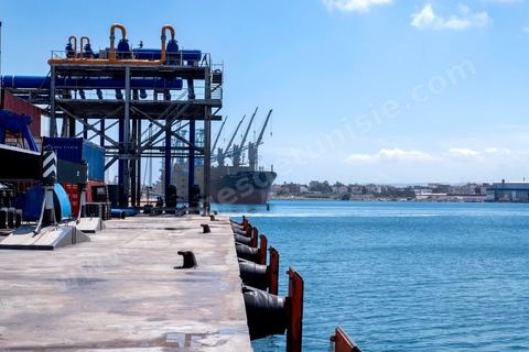 Usine de raffinage de sucre de Bizerte a été achetée par un investisseur libyen. Il s’agit d’une entreprise confisquée par l’Etat, rachetée par le libyen et louée, par la suite, à une entreprise française.
