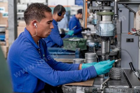 usine de transformation de l'aluminium sur le site industriel de Menzel Bourguiba, au sein du parc d'activité économique de Bizerte