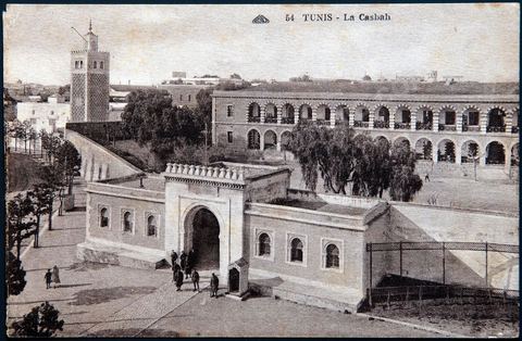 la Kasbah et la mosquée de la Kasbah en périphére de la medina de Tunis. Carte postale ancienne Tunisie