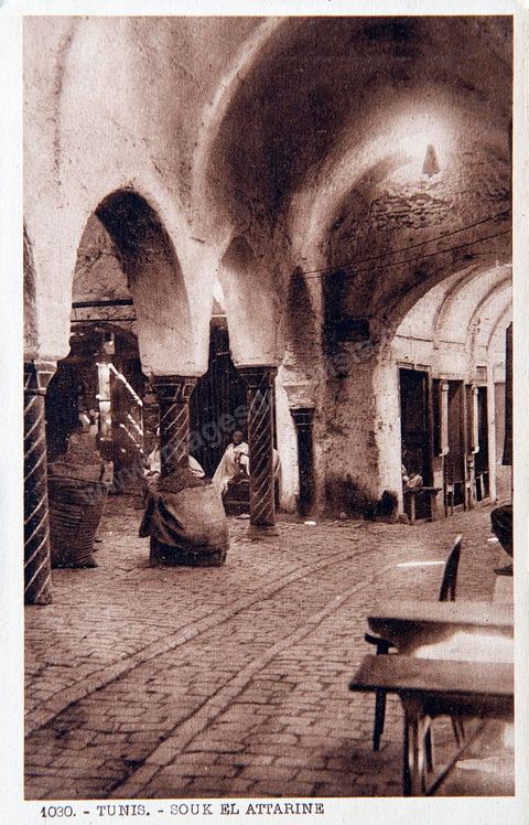 Souk el Attarine dans la medina de Tunis - Carte postale ancienne Tunisie