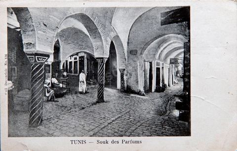 Souk des Parfumeurs dans la medina de Tunis - Carte postale ancienne Tunisie