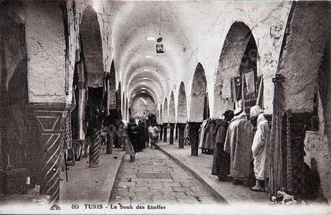 Souk des Etoffes dans la medina de Tunis - Carte postale ancienne Tunisie