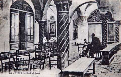 Souk El Berka dans la medina de Tunis - datée de 1925 - Carte postale ancienne Tunisie