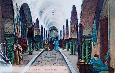 Souk des Etoffes dans la medina de Tunis - datée de 1927 -Carte postale ancienne Tunisie