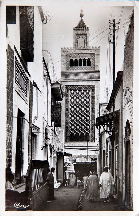Le minaret de la Grande Mosquée vue de la rue Sidi Ben Arous dans la medina de Tunis - Carte postale ancienne Tunisie