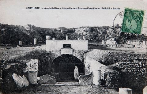 Chapelle des Saintes Perpétue et Félicité dans L'amphithéâtre romain de Carthage - 1914 - Carte postale ancienne Tunisie