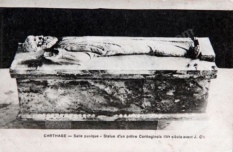 Sarcophage du prêtre dans la salle punique u musée de Carthage - Carte postale ancienne Tunisie