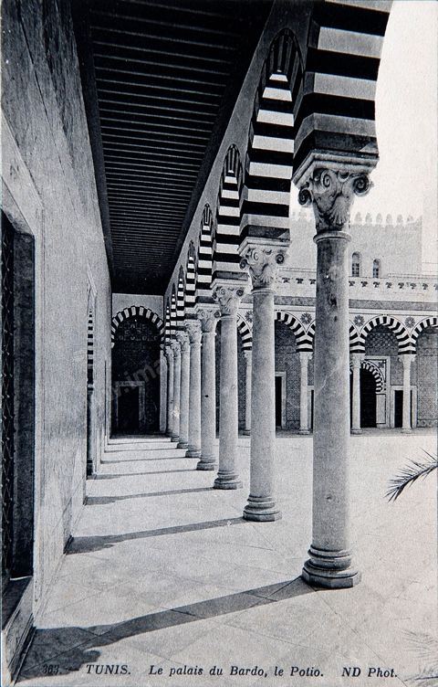 Le grand patio du Palais du Bardo à Tunis - Carte postale ancienne Tunisie