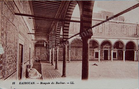 Cour intérieure de la Mosquée des Barbiers à Kairouan - Carte postale ancienne Tunisie