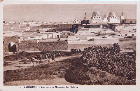 Vue sur la Mosquée des Sabres à Kairouan - Carte postale ancienne Tunisie