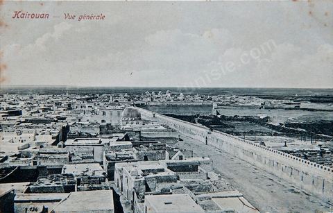 Vue générale de Kairouan depuis le minaret de la Grande mosquée de Kairouan - Carte postale ancienne Tunisie