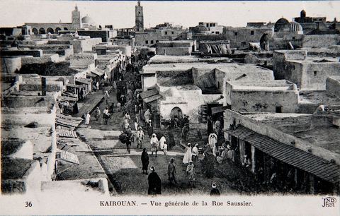 Vue générale de la Rue du général Saussier à Kairouan - Carte postale ancienne Tunisie