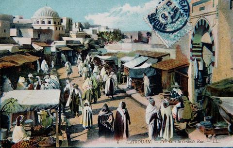 Vue de la grande rue de la medina de Kairouan 1906 - Carte postale ancienne Tunisie
