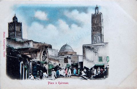 Mosquées et minarets sur Place à Kairouan - Carte postale ancienne Tunisie