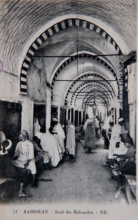 Souk couvert dans la medina de Kairouan 1923 - Carte postale ancienne Tunisie