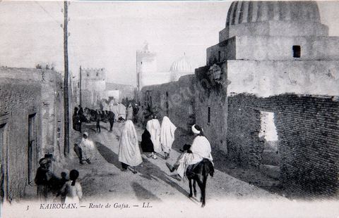 La route de Gafsa à Kairouan - Carte postale ancienne Tunisie