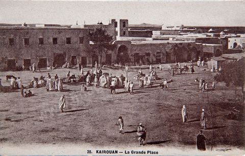 La Grande place de Kairouan - Carte postale ancienne Tunisie