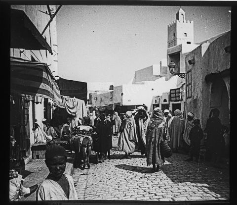 Rue Saussier à Kairouan - Plaque de verre format 8,5x10 cm - photographe inconnu - date env 1850-1860