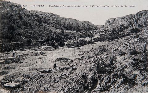 Captation des sources d'eau destinées à l'alimentation en eau de la ville de Sfax à Sbetila - Carte postale ancienne Tunisie