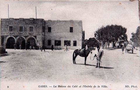 La maison du Caïd et l'entrée de la ville de Gabès - 1916 - Carte postale ancienne Tunisie