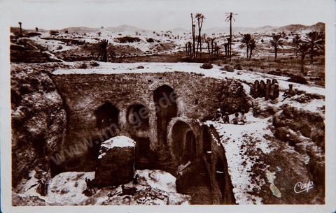 Habitations troglodytes dans le village aux maisons souterraines de Matmata - Carte postale ancienne Tunisie