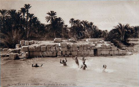 Le moulin de Chenini avec enfants se baignant - Carte postale ancienne Tunisie