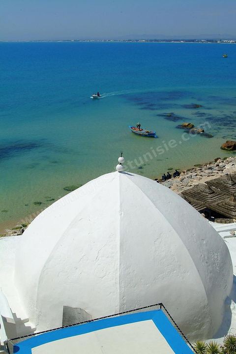 Rempart en bord de mer et villas de la medina d'Hammamet