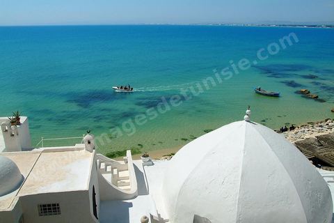 Rempart en bord de mer et villas de la medina d'Hammamet