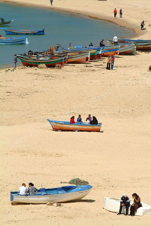 Plage et pecheur au pied des remparts d'Hammamet