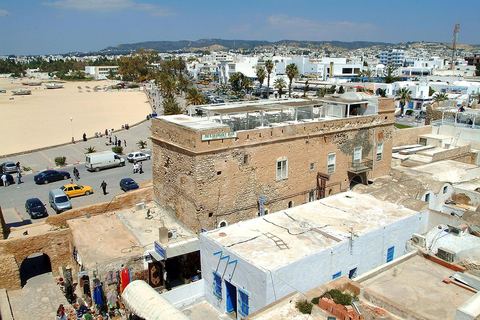 Vue generale sur la medina et le centre ville d'Hammamet depuis le ribat