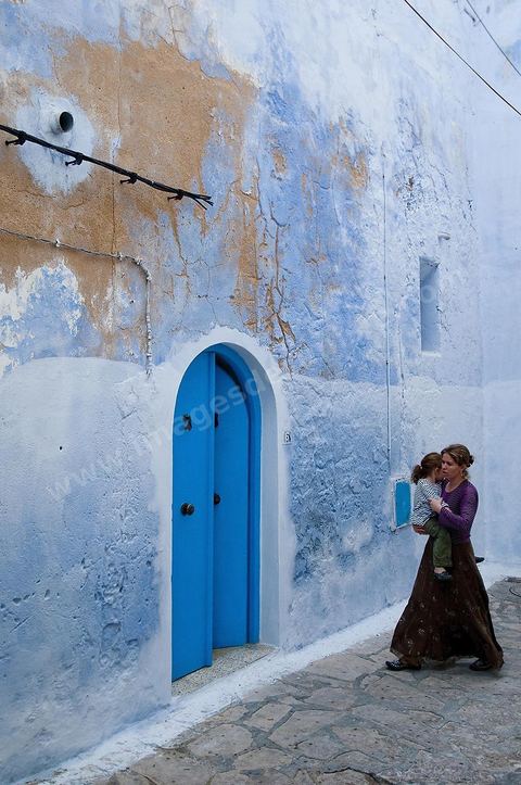 Ruelles et portes bleues et blanches de la medina de Hammamet
