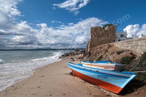 Promenade en bord de mer le long des remparts de la medina de Hammamet