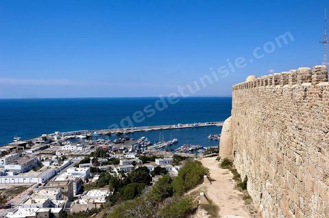 Forteresse byzantine surplombant la ville côtière de Kelibia au Cap Bon