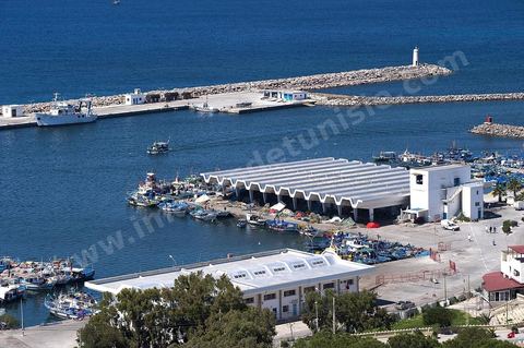 Le port au coeur de la ville de Kelibia