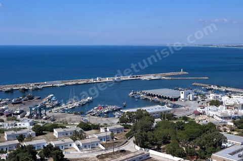 Le port au coeur de la ville de Kelibia