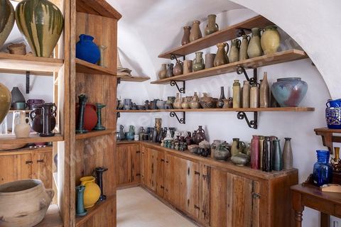 Atelier de poterie au village Ken