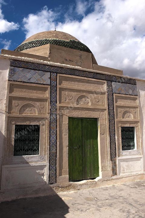 Mausolée au Village berbère de Takrouna