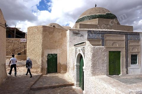 Mausolée au Village berbère de Takrouna