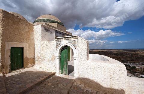 Mausolée au Village berbère de Takrouna