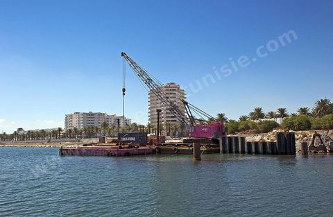 Chantier de construction du nouveau port de plaisance de Bizerte en 2010
