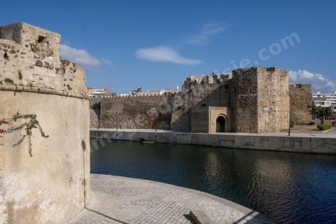 Kasbah et remparts de la medina de Bizerte à l'entrée du vieux port