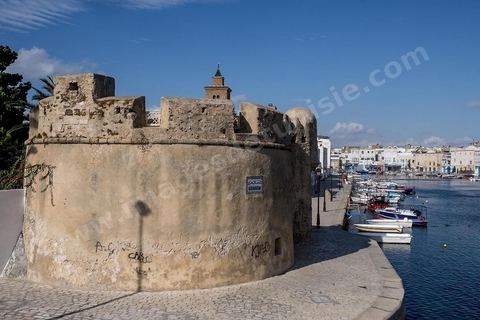 Kasbah et remparts de la medina de Bizerte à l'entrée du vieux port