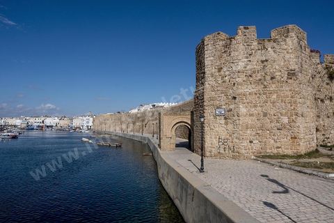 Kasbah et remparts de la medina de Bizerte à l'entrée du vieux port