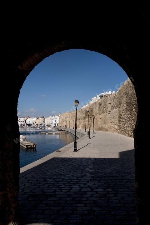 Kasbah et remparts de la medina de Bizerte à l'entrée du vieux port