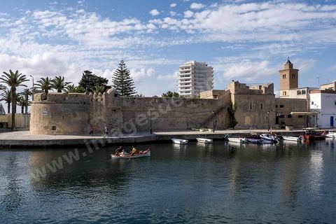 Kasbah et remparts de la medina de Bizerte à l'entrée du vieux port