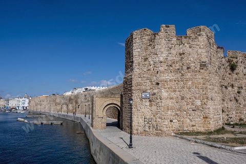 Kasbah et remparts de la medina de Bizerte à l'entrée du vieux port