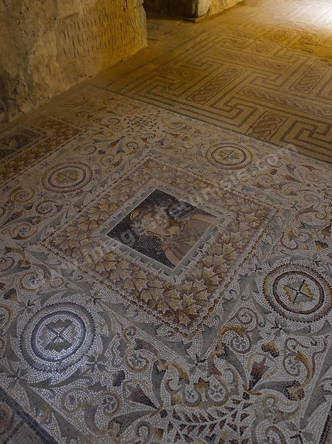 Sous sol et pavement mosaiques de la maison d'Amphitrite sur le Site archéologique de Bulla Regia 