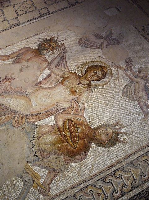 Sous sol et pavement mosaiques de la maison d'Amphitrite sur le Site archéologique de Bulla Regia 