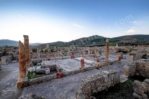 Peristyle au Rez de Chaussée de la Maison de la Chasse dans le quartier d'habitations sur le site archéologique romain de Bulla Régia, dans le nord ouest de la Tunisie.